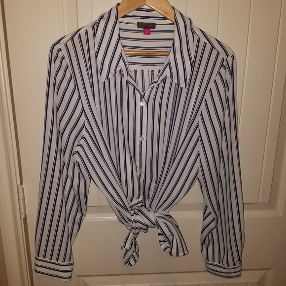 Vince Camuto Tops - VINCE CAMUTO white navy striped button down blouse